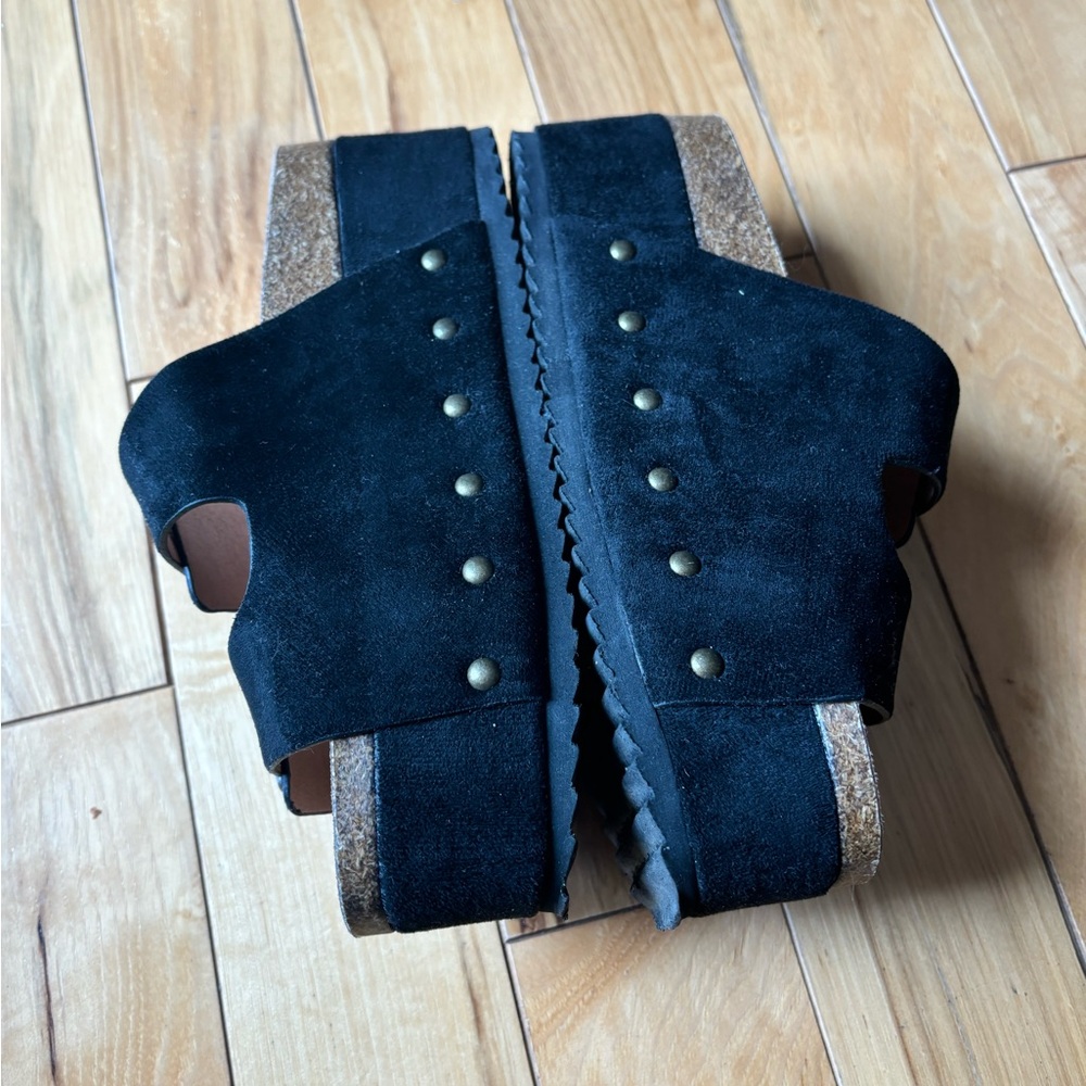 Stylish Black Suede Platform Sandals - Picture 6 of 8